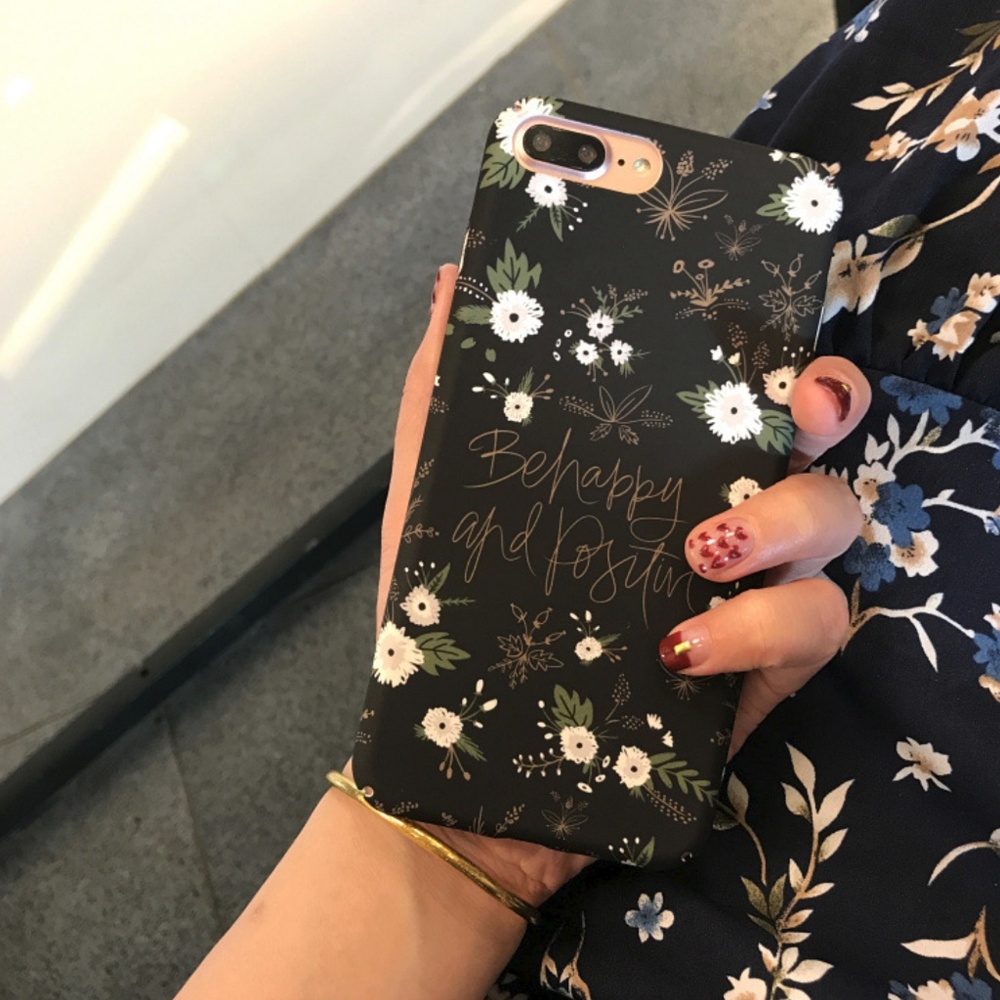 NEW iPhone 7/8 White Flower Case - Picture 3 of 4